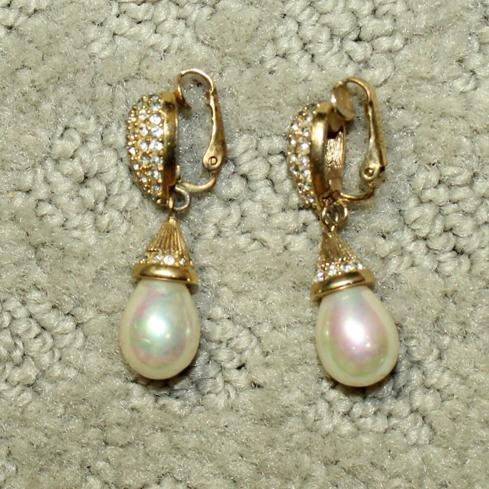 Christian Dior Vintage Gold Tone Faux Pearl Pave' Rhinestone Tear Drop Dangle - Picture 4 of 4
